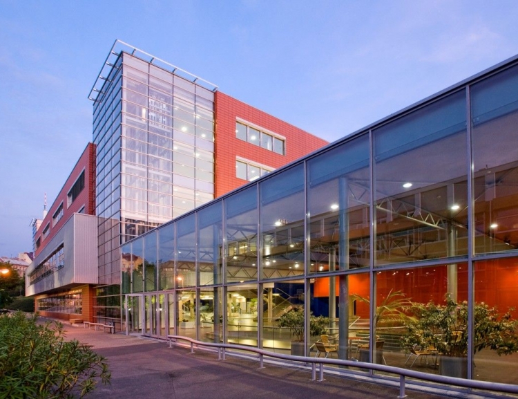 VŠE získala institucionální akreditaci