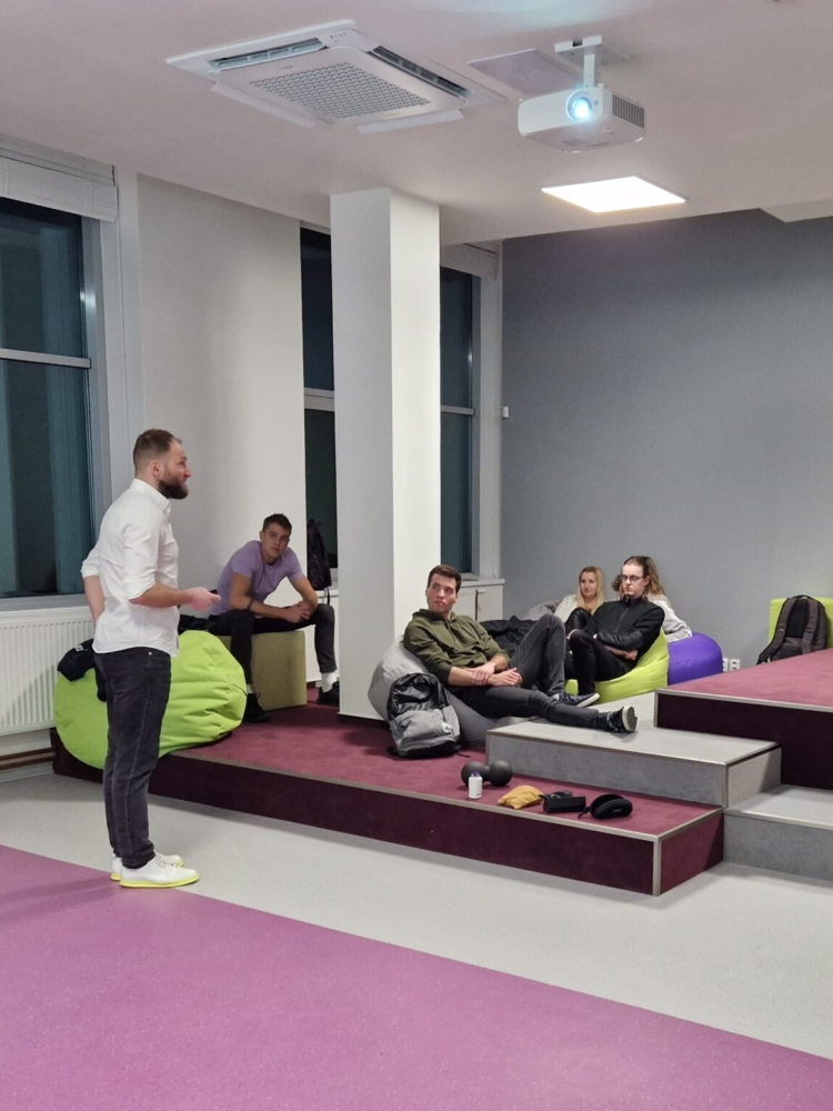 Proběhl první workshop v rámci programu NF Alumni Mentoring na téma Biohacking