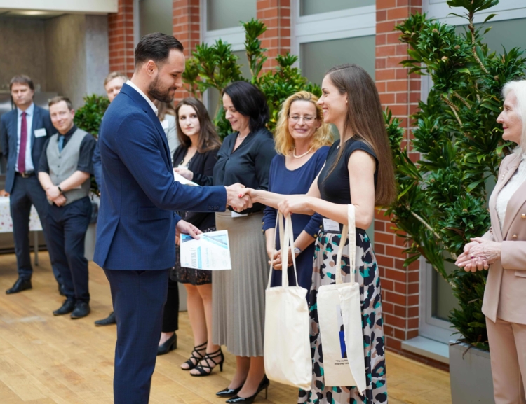 Ocenění nejlepších studentů Národohospodářské fakulty VŠE za akademický rok 2024/2025 a Vyhlášení soutěže o nejlépe hodnoceného pedagogického pracovníka na Národohospodářské fakultě VŠE v Praze za rok 2024